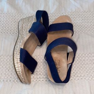 Life Stride navy blue wedges